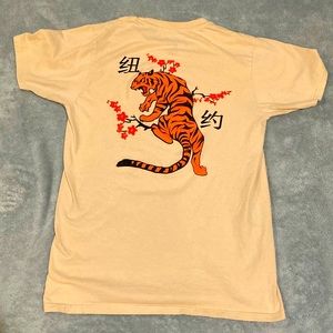 Mens T-Shirt Artist Union Tiger Size M but fits like a small